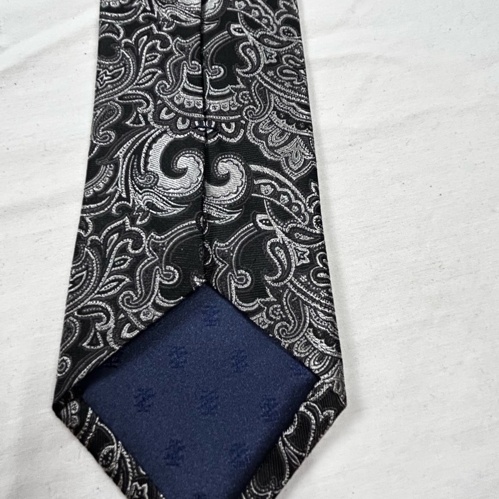 Izod Black and‎ Silver Paisley Tie - Picture 3 of 7